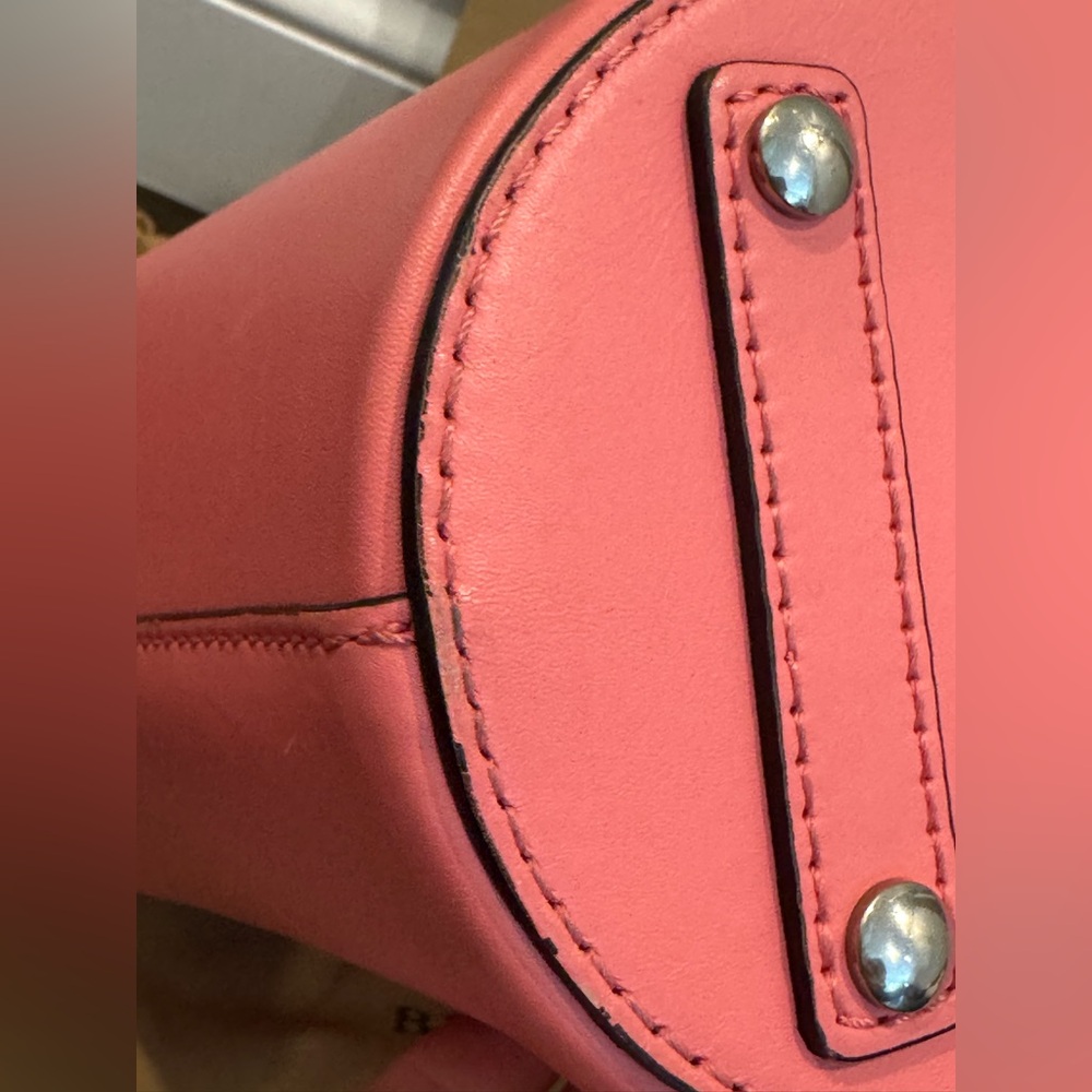Burberry small leather bucket bag - Picture 4 of 16